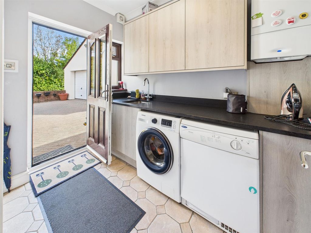 Additional image 8 of 5 bed detached bungalow for saleChepstow Road, Caldicot NP26