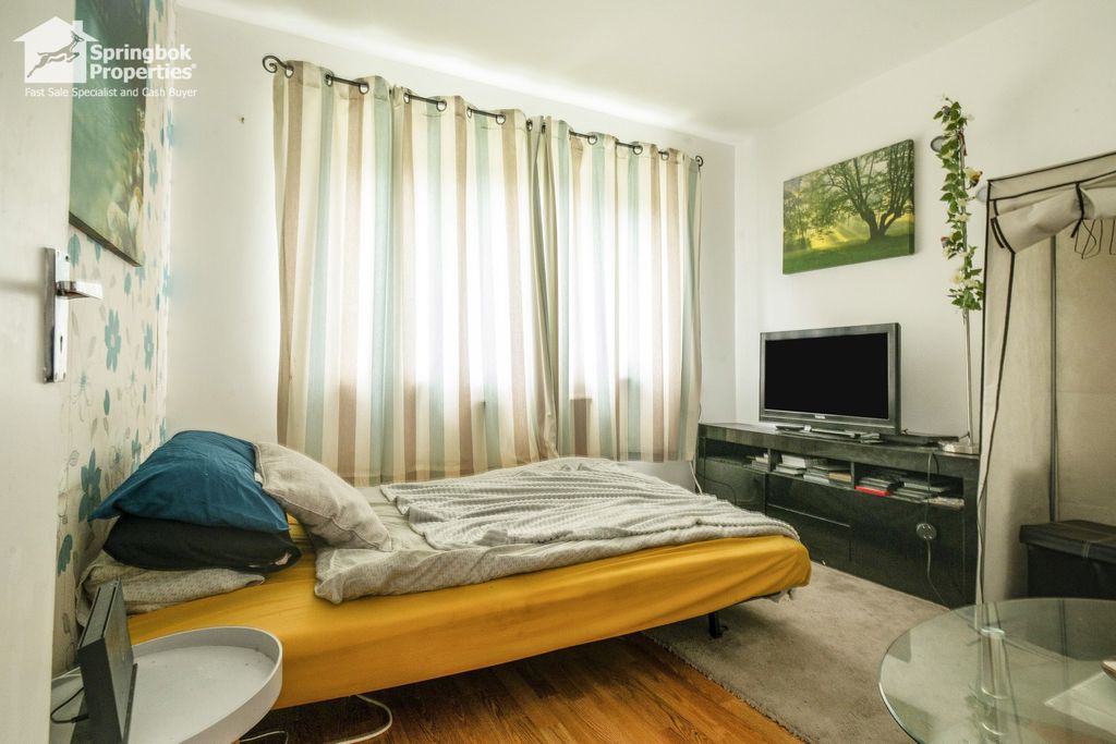 2 bed flat for saleRoding Close, Newport, Gwent NP20 photo 4