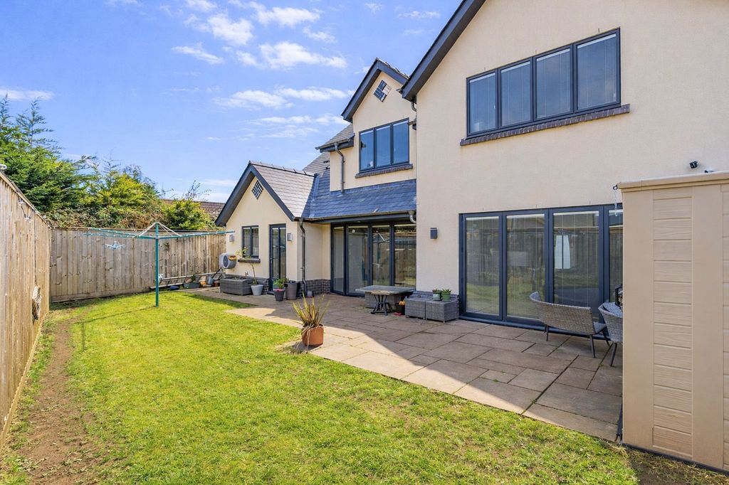 4 bed detached house for salePenperlleni, Pontypool NP4 photo 4
