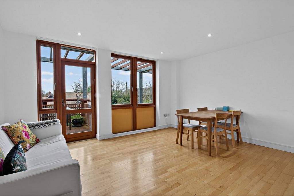 2 bed flat for saleMeadowcroft, Cambridge, Cambridgeshire CB4 photo 5
