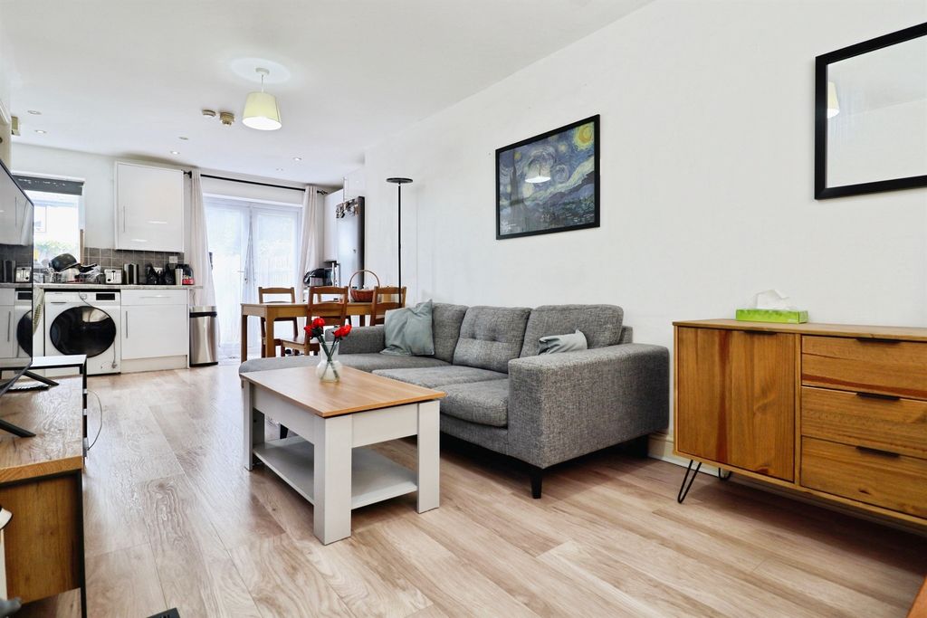 Additional image 6 of 2 bed flat for saleDeemuir Square, Cardiff CF24