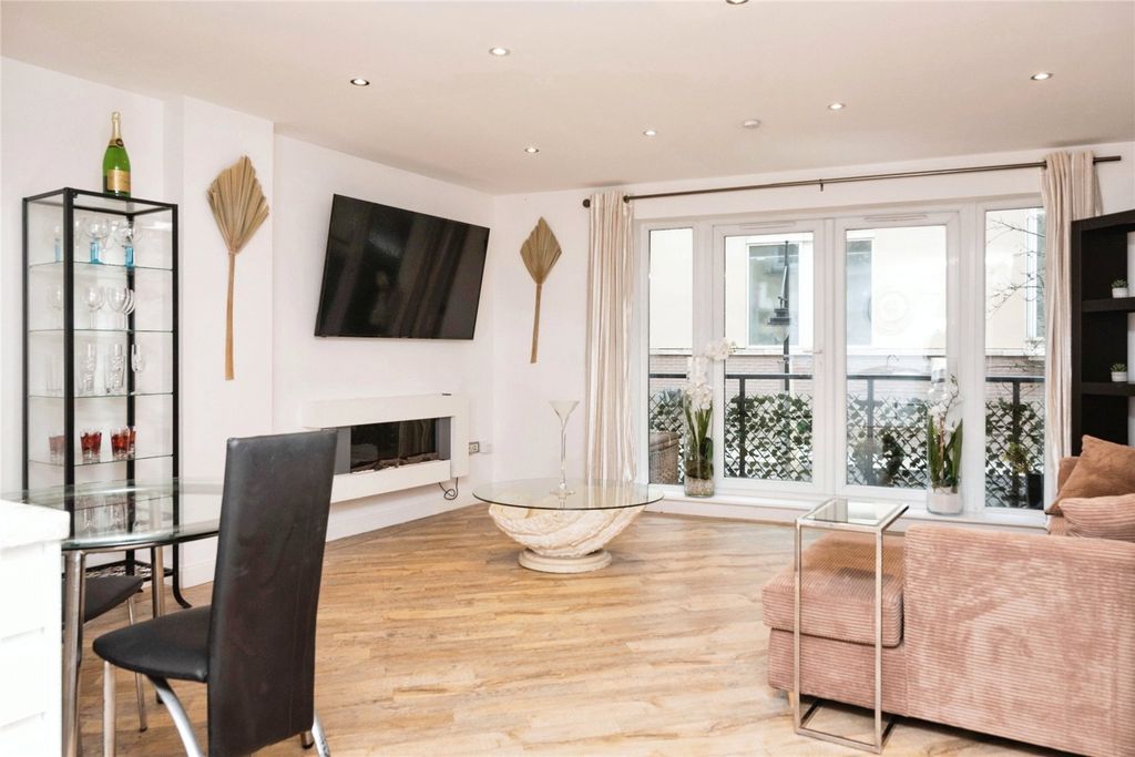 Additional image 10 of 2 bed flat for saleOcean Buildings, Bute Crescent, Cardiff CF10