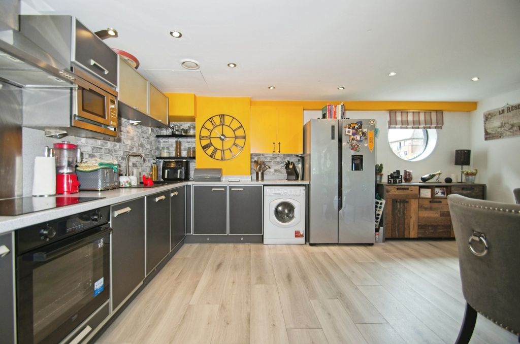 Additional image 11 of 2 bed flat for saleCity Wharf Apartments, Schooner Way, Cardiff Bay, Cardiff CF10