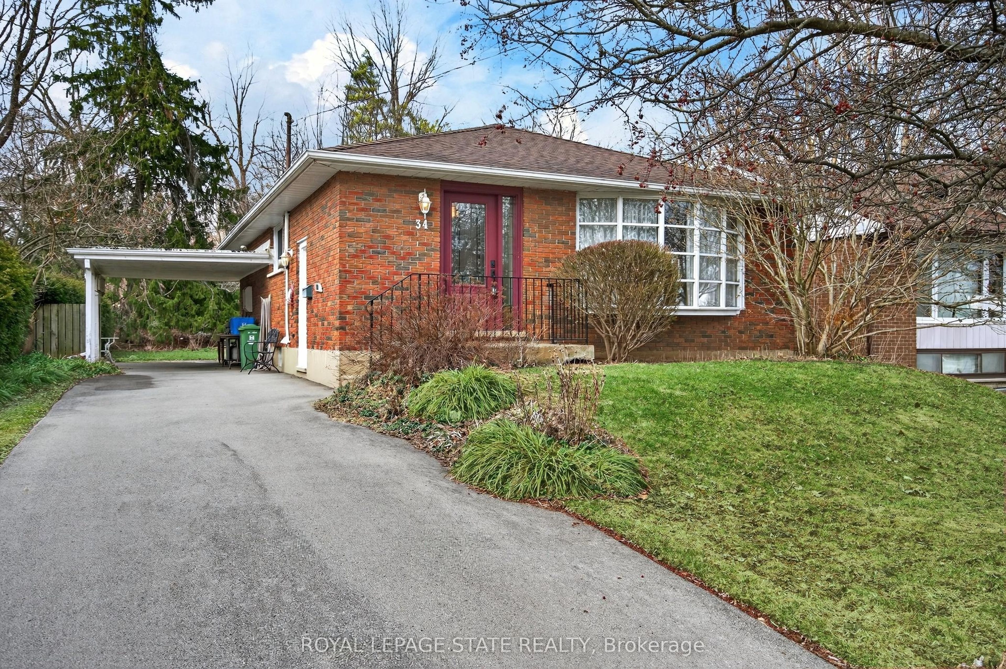 34 Helen Street, Hamilton, ON, L9H 1N3