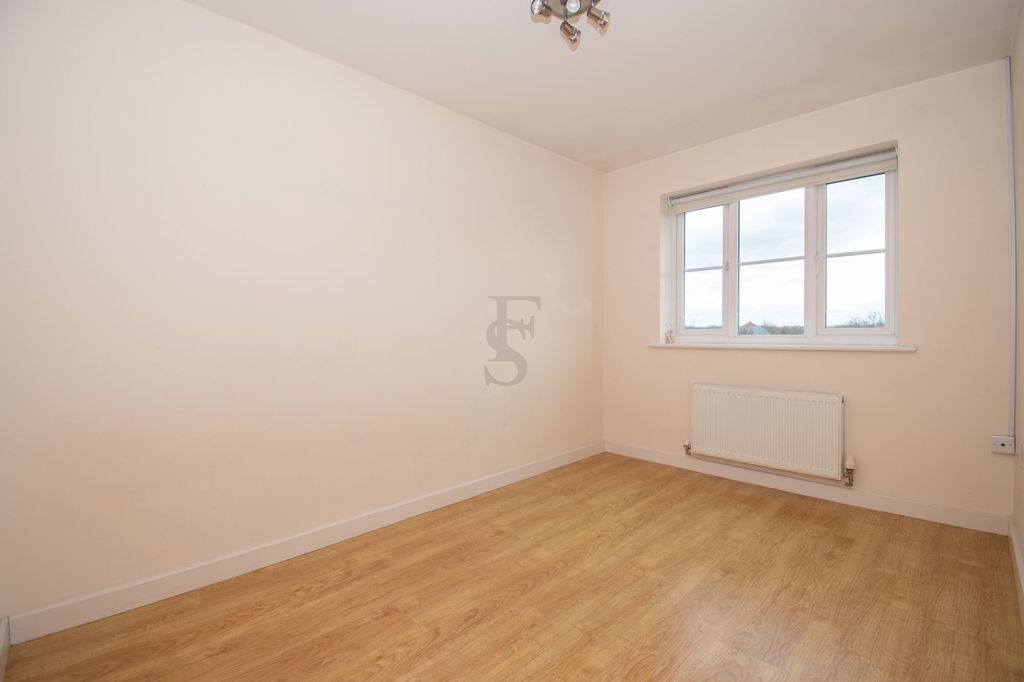 2 bed flat for saleHallfields Lane, Rothley LE12 photo 5