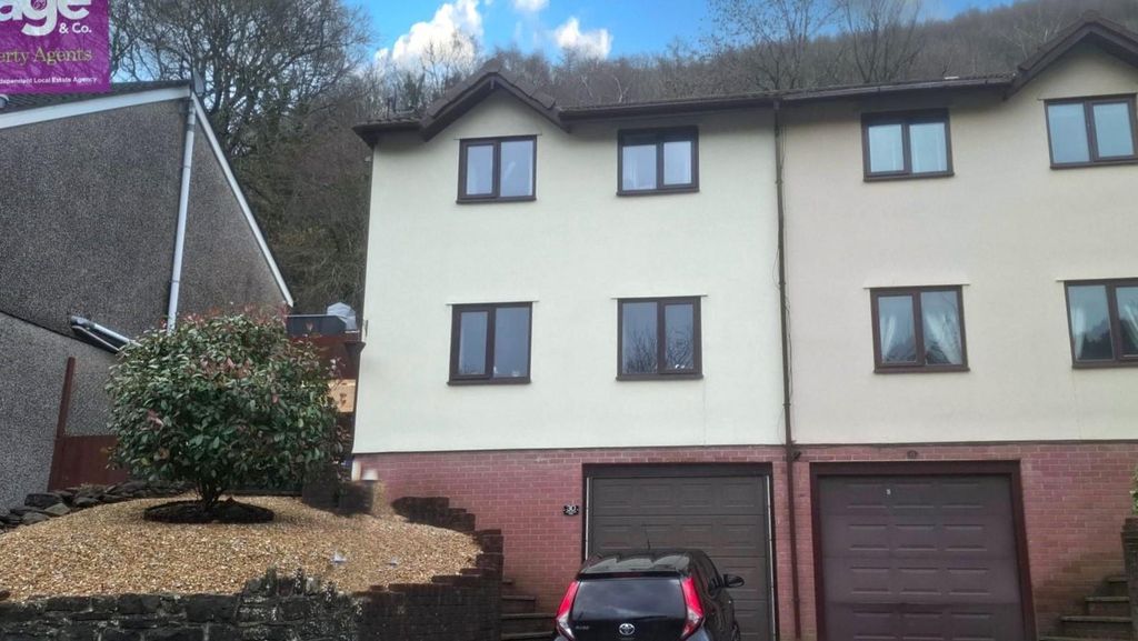 3 bed semi-detached house for saleCommercial Road, Abercarn, Newport NP11