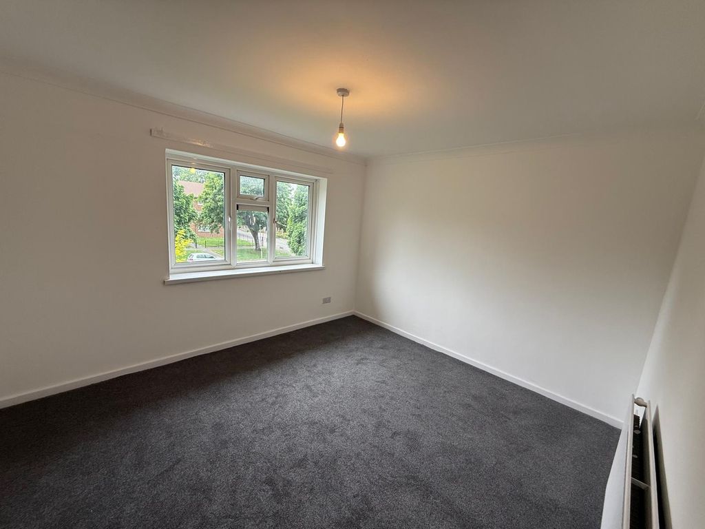 2 bed flat for saleHeol Ebwy, Cardiff CF5 photo 3