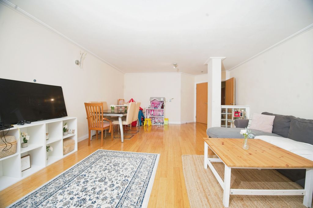 Additional image 3 of 3 bed flat for saleLynton Court, Cardiff, South Glamorgan CF10