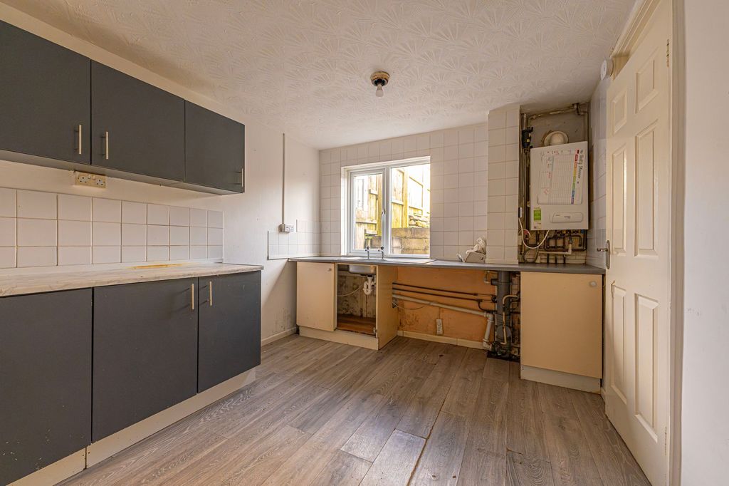 3 bed terraced house for salePrice Close, Trevethin NP4 photo 2