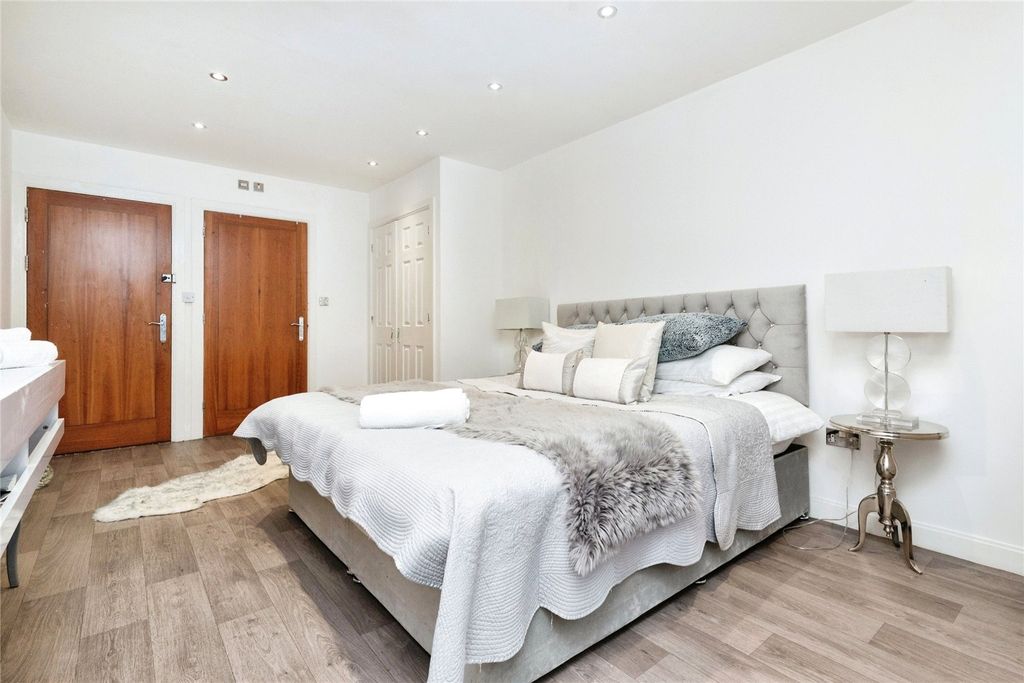 Additional image 13 of 2 bed flat for saleOcean Buildings, Bute Crescent, Cardiff CF10