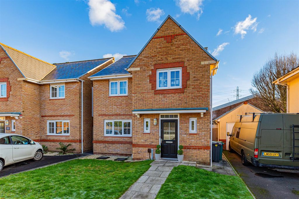 4 bed detached house for saleScholars Drive, Penylan, Cardiff CF23