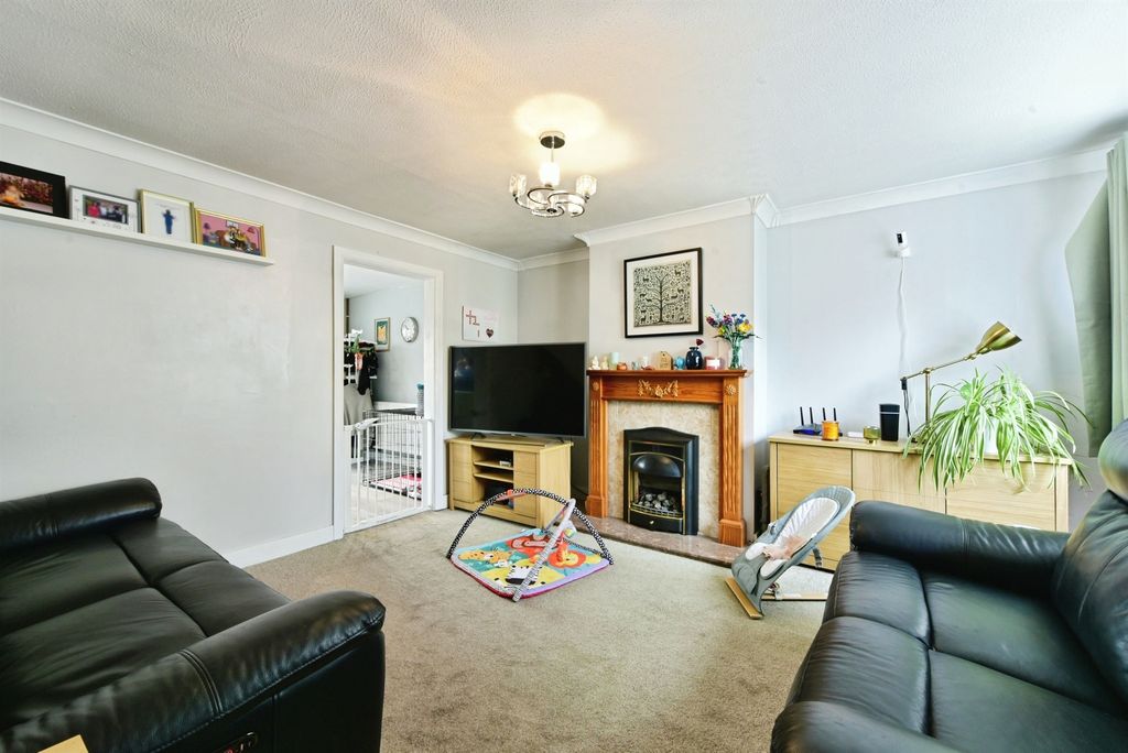Additional image 2 of 4 bed semi-detached house for saleRobin Place, Aston, Sheffield S26