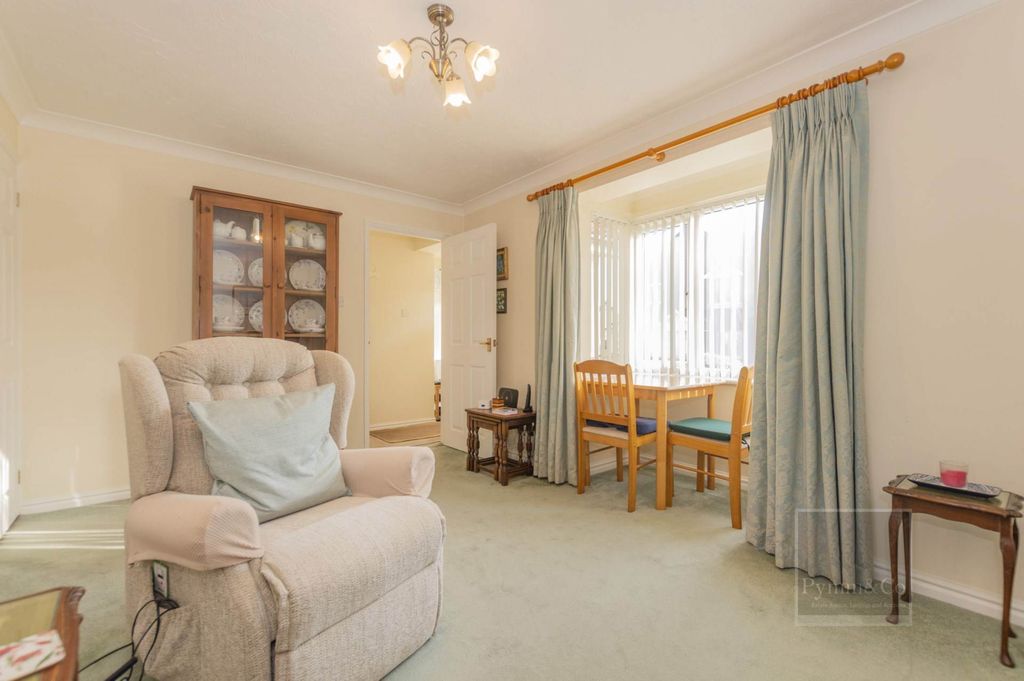 2 bed flat for saleTemperance Place, Beccles NR34 photo 3