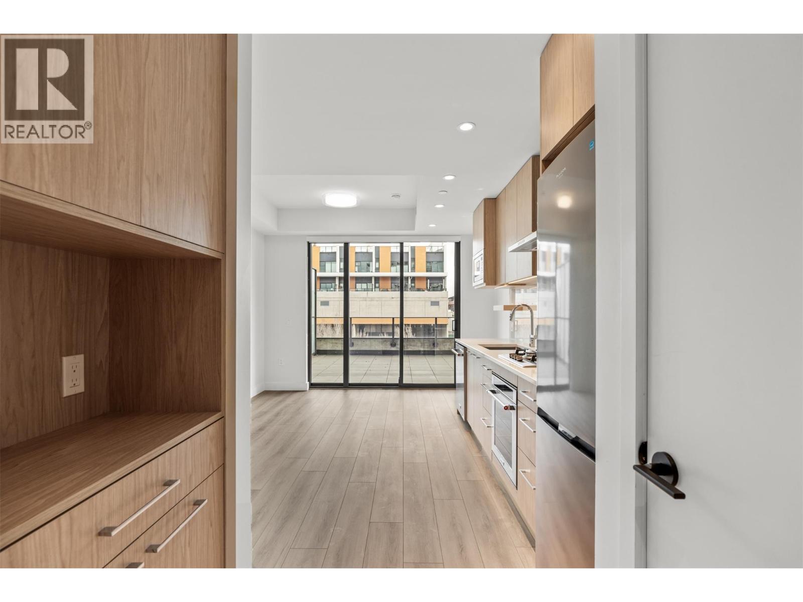 Additional image 6 of 204-3051 Abbott Street, Kelowna, BC, V1Y1G9