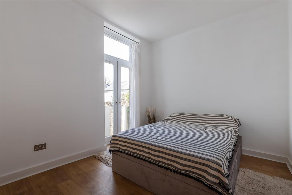 Additional image 12 of 2 bed flat for saleMarlborough Road, Penylan, Cardiff CF23