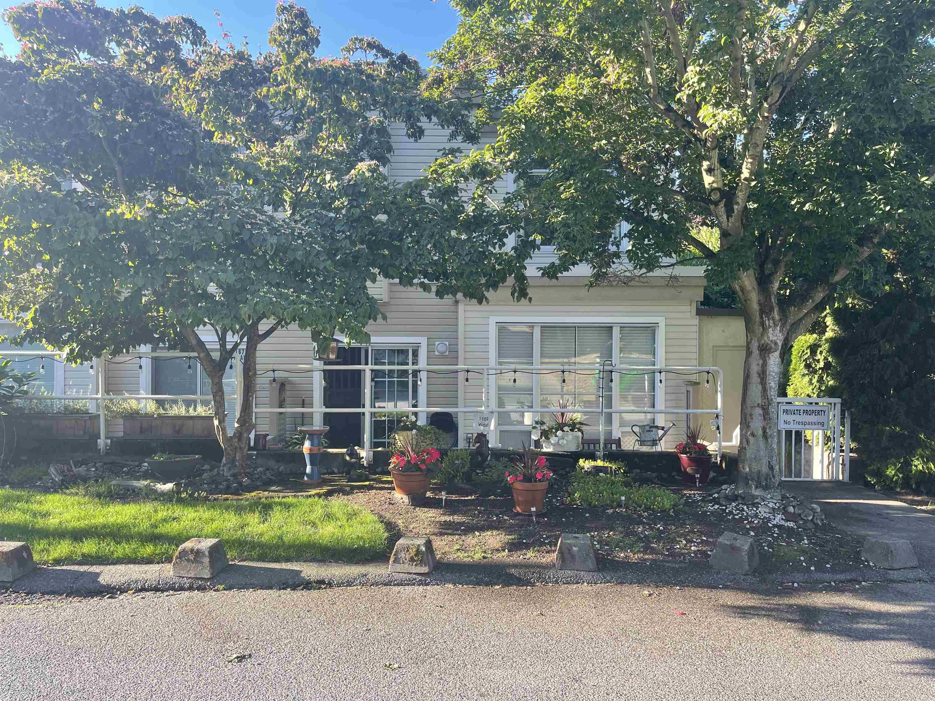 8-1169 Vidal Street, White Rock, BC, V4B 3T4