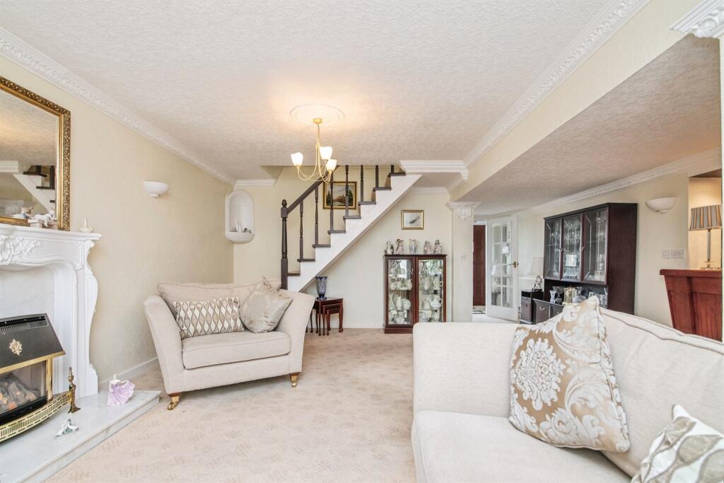 Cottesmore Close, West Bromwich photo 2