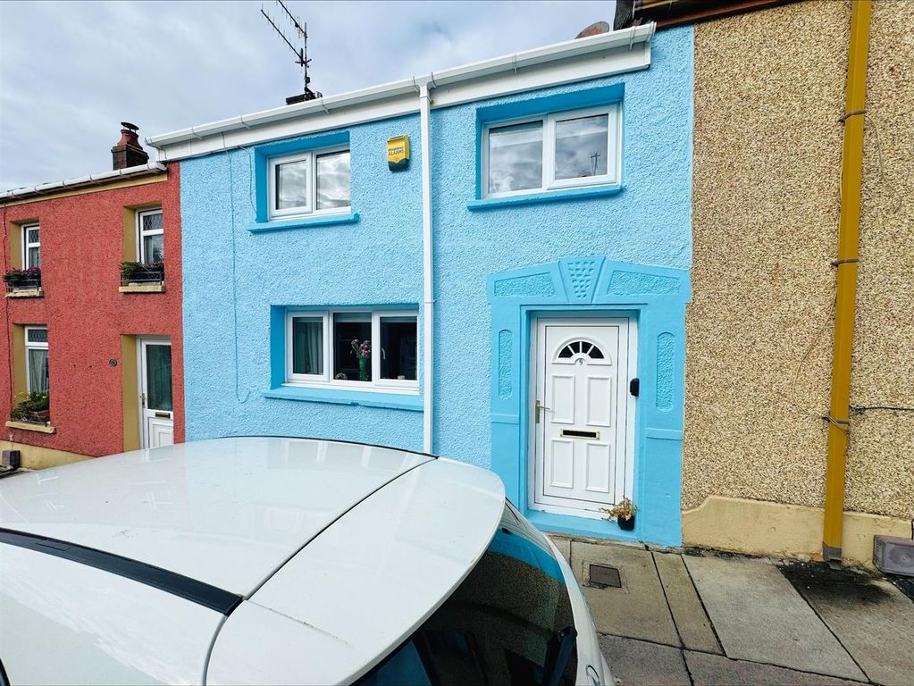 2 bed terraced house for saleUnion Buildings, Llanelli SA15