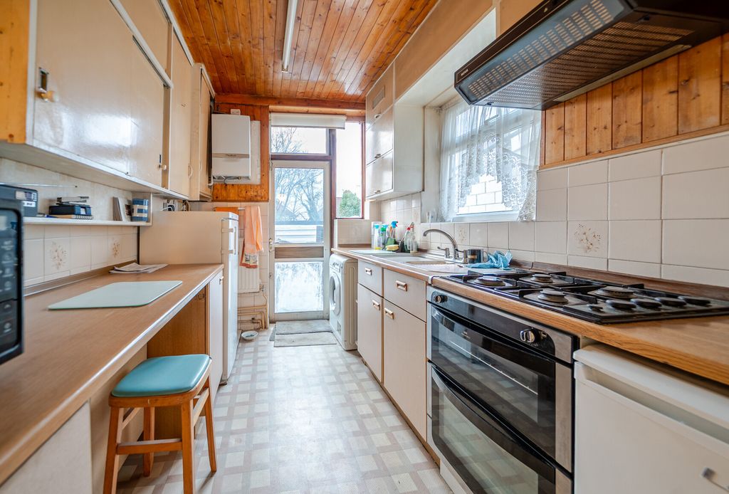 Additional image 8 of 3 bed semi-detached house for saleBuck Lane, London NW9