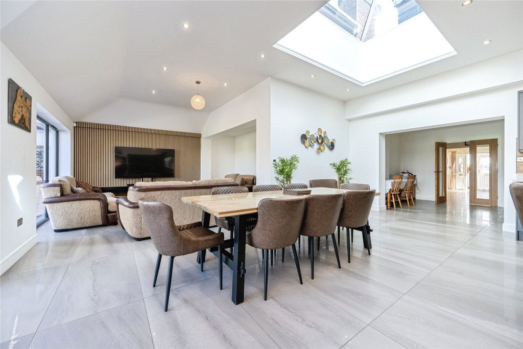Additional image 8 of 8 bed detached house for saleGreen End Road, Bedford, Bedfordshire MK43