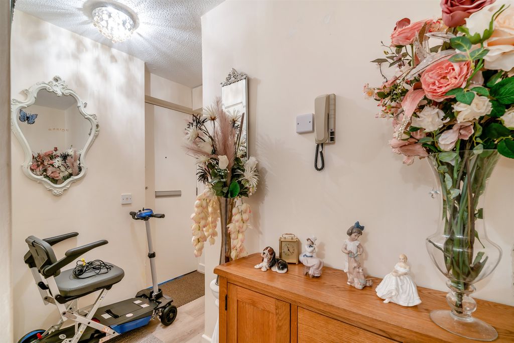 Additional image 9 of 1 bed flat for saleKingsmead Court, The Oldway Centre, Monmouth, Monmouthshire NP25