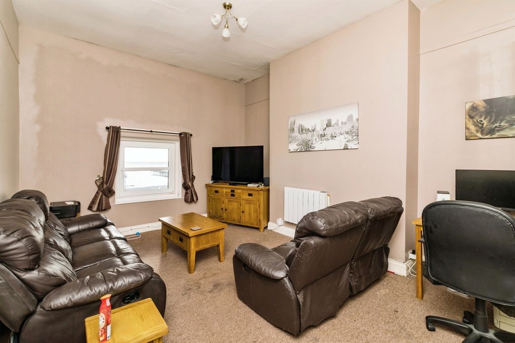 5 bed flat for saleWellington Esplanade, Lowestoft NR33 photo 4