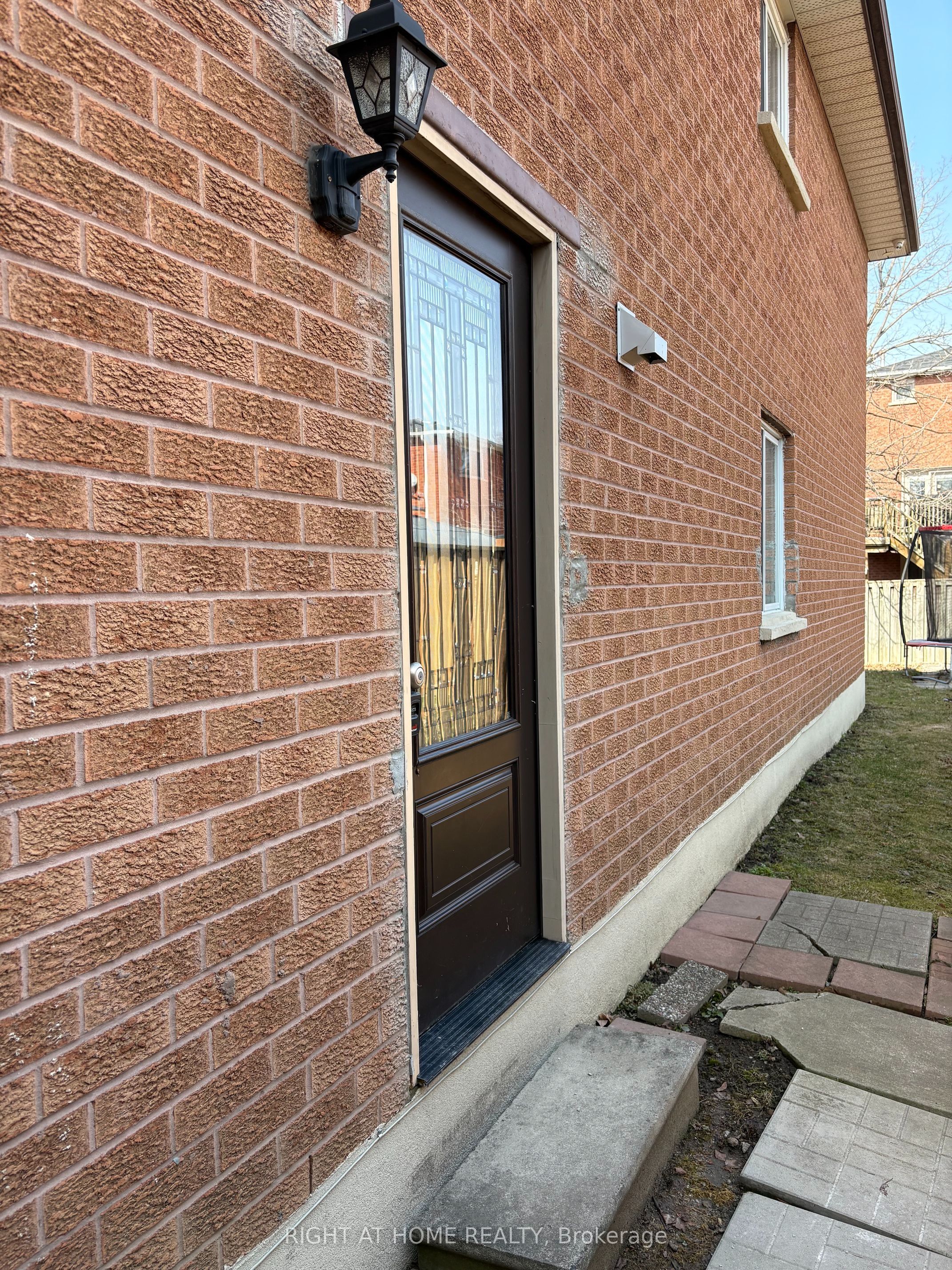 Additional image 3 of Main-571 Roselaire Trail, Mississauga, ON, L5R 2Z9