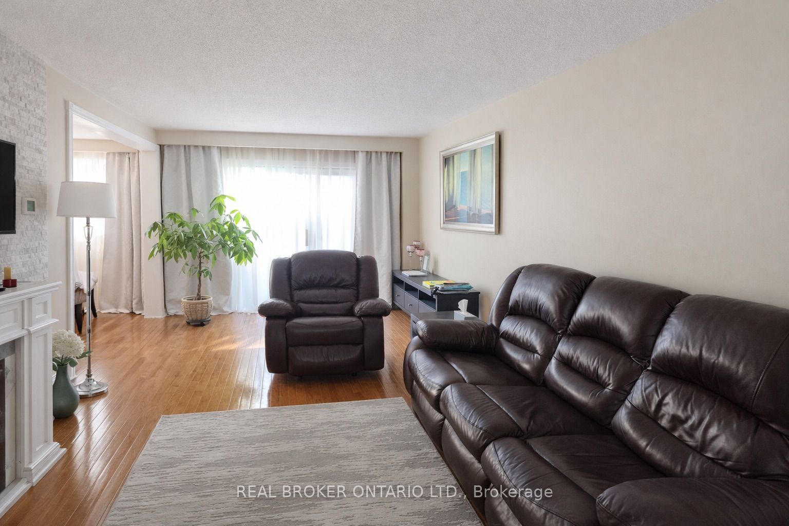 Additional image 3 of Main-3474 Galena Crescent, Mississauga, ON, L5A 3L8