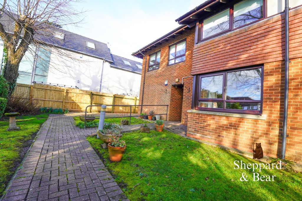 2 bed flat for saleTygwyn Road, Penylan, Cardiff CF23