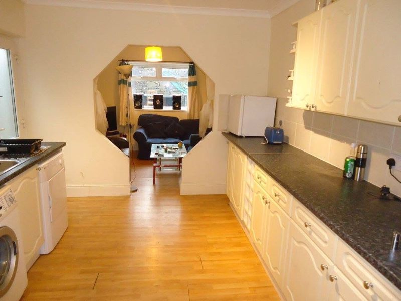 5 bed terraced house to rentDogfield Street, Cardiff CF24