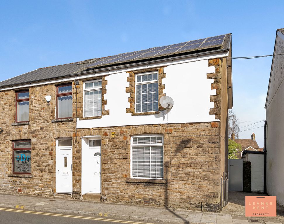 3 bed semi-detached house for saleStation Terrace, Caerphilly CF83