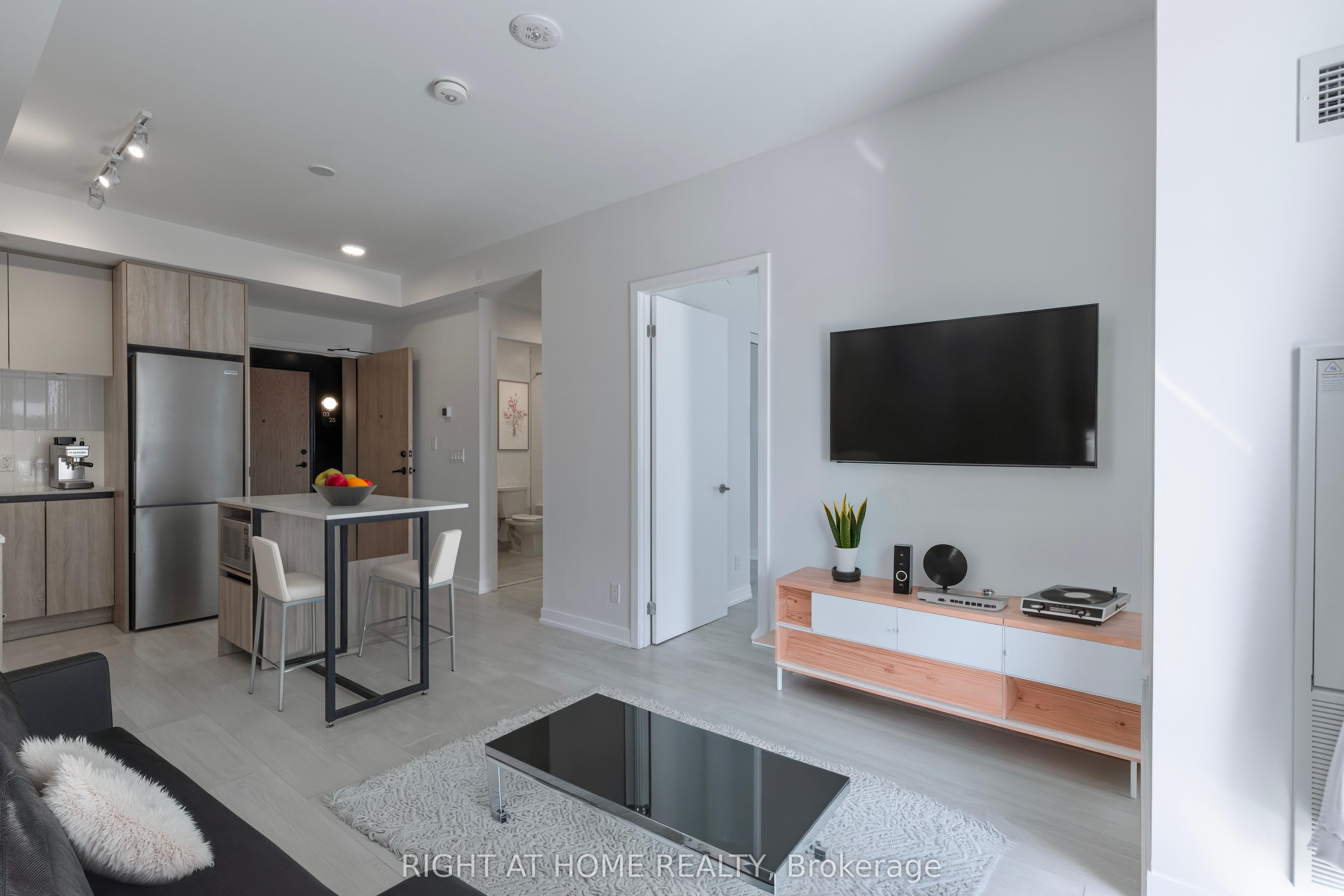 320-7950 Bathurst Street, Vaughan, ON, L4J 0B8 photo 5