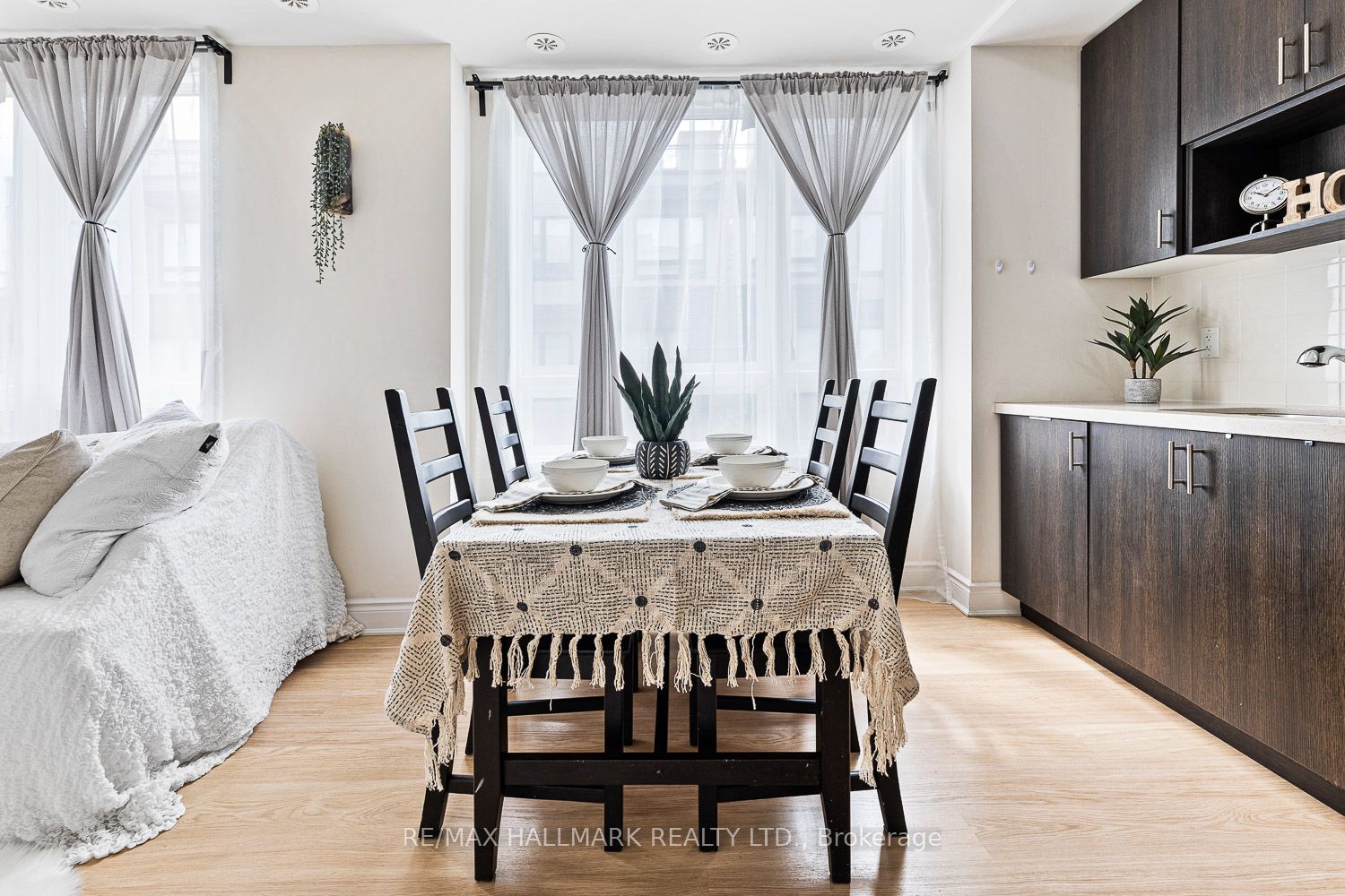 Additional image 4 of 306-1120 Briar Hill Avenue, Toronto, ON, M6B 0A9