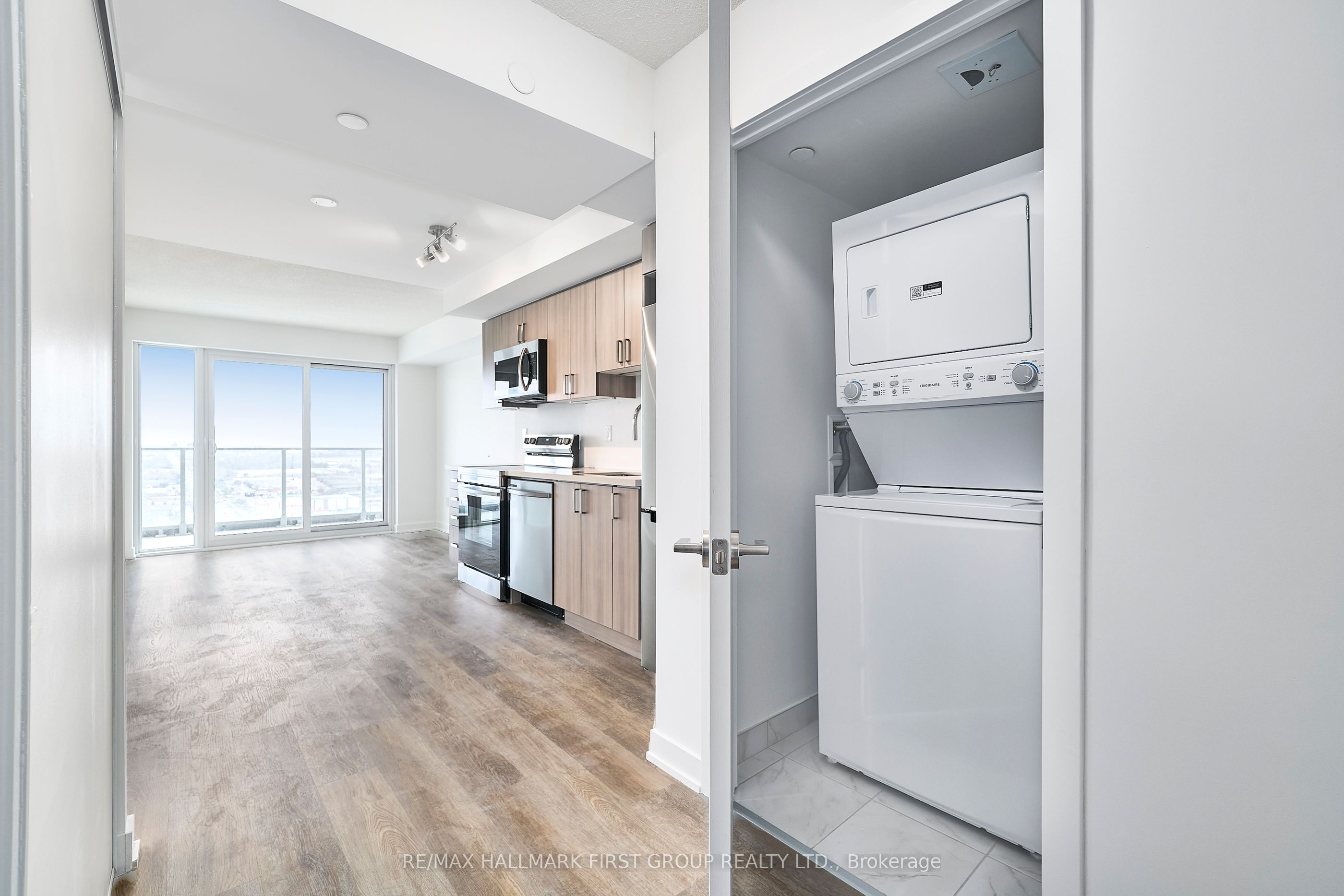 2403-1010 Sandy Beach Road, Pickering, ON, L1W 0C7 photo 4