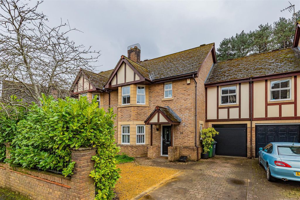 4 bed terraced house for saleNant Y Wedal, Heath, Cardiff CF14