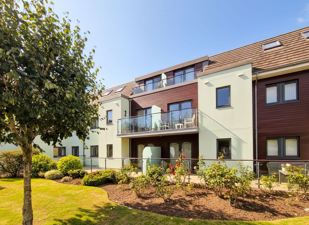 2 bed flat for sale97 Rose Mews, St Peter JE3
