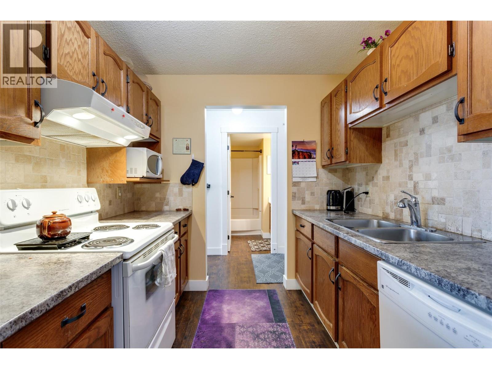 Additional image 5 of 206-1490B Gordon Drive, Kelowna, BC, V1Y3G7