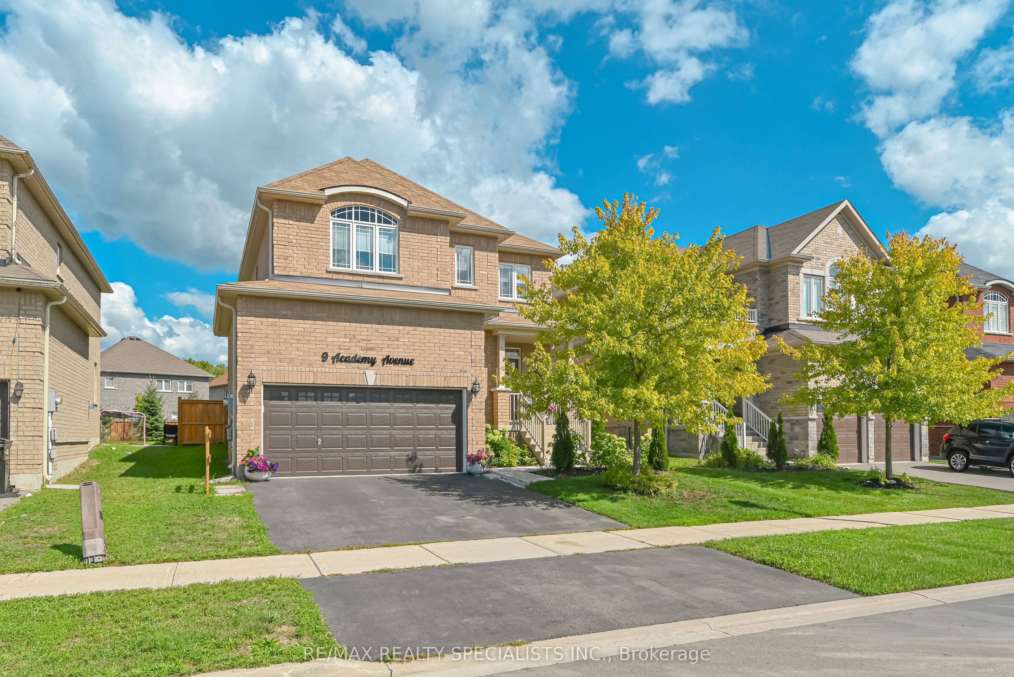 9 Academy Avenue, Wasaga Beach, ON, L9Z 1J4