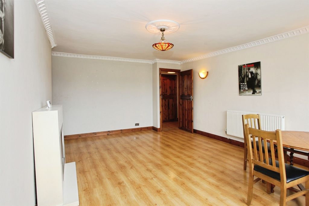 2 bed flat for saleTynant, Cardiff CF14 photo 5