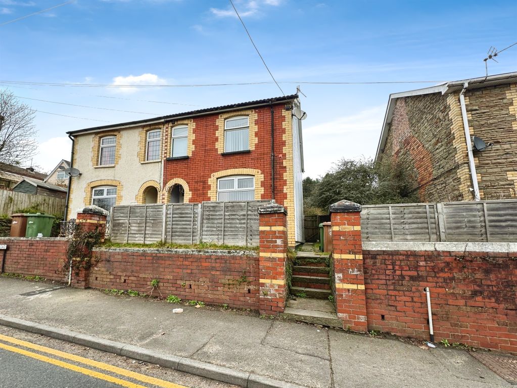 3 bed semi-detached house for saleCommercial Road, Machen, Caerphilly CF83