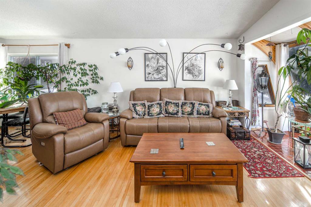 Additional image 3 of 4012 Varsity Drive NW, Calgary, AB, T3A 0Z6