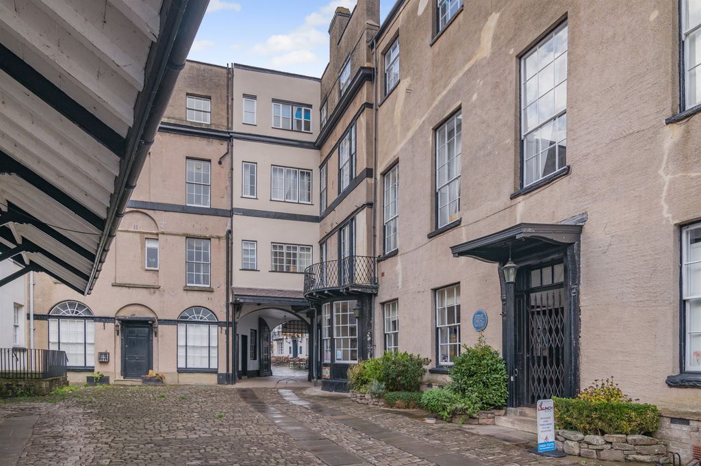 2 bed flat for saleBeaufort Arms Court, Monmouth, Monmouthshire NP25