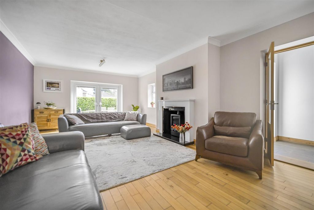 4 bed detached house for saleCreigiau, Cardiff CF15 photo 4