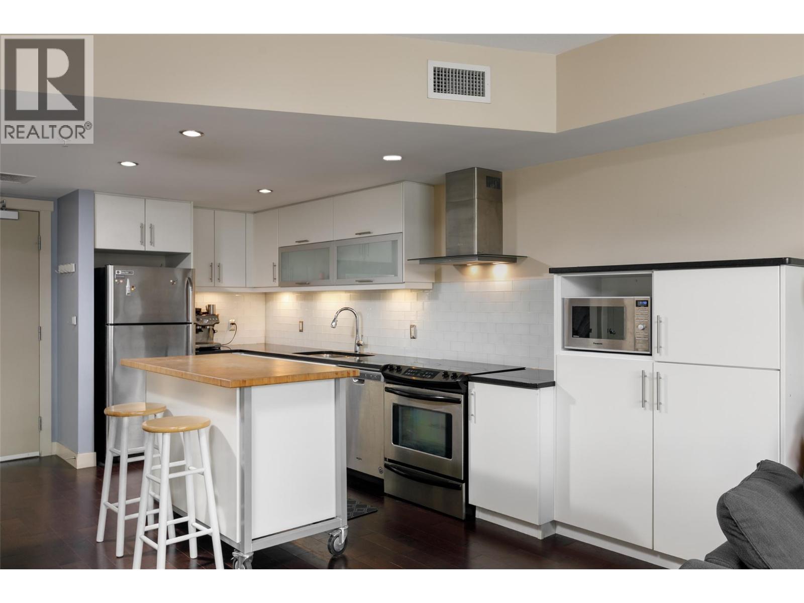 Additional image 2 of 203-700 Martin Avenue, Kelowna, BC, V1Y6V3