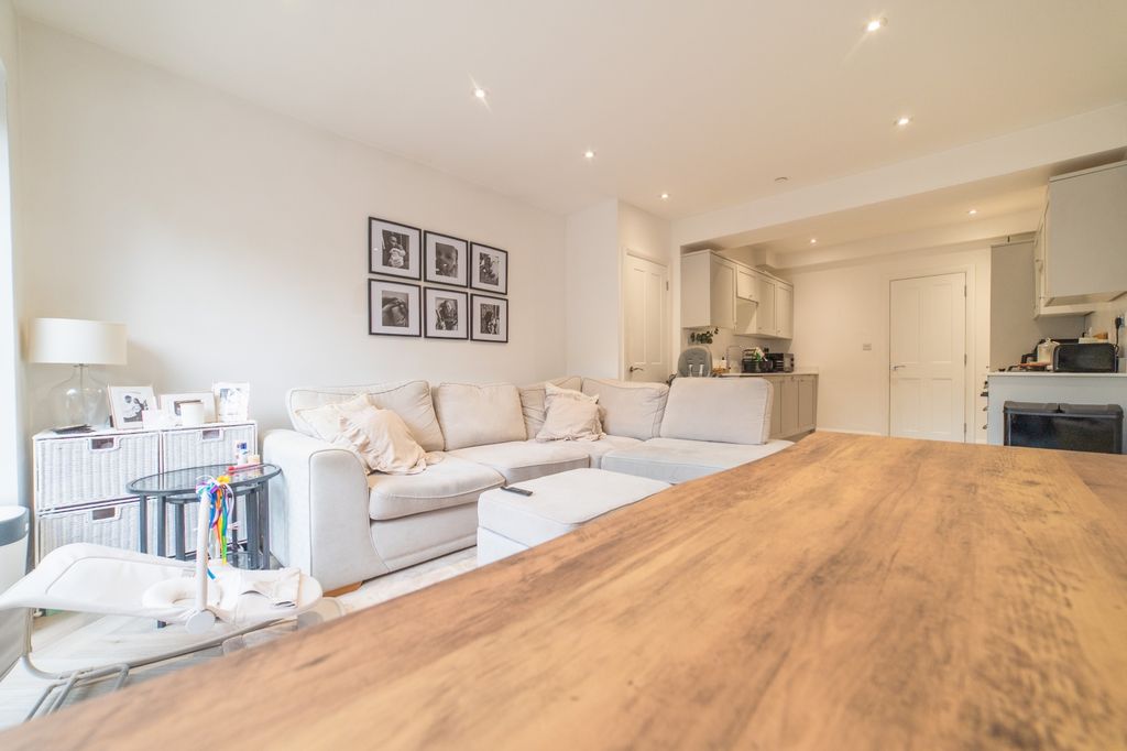 Additional image 9 of 2 bed flat for saleLlantrisant Street, Cathays CF24