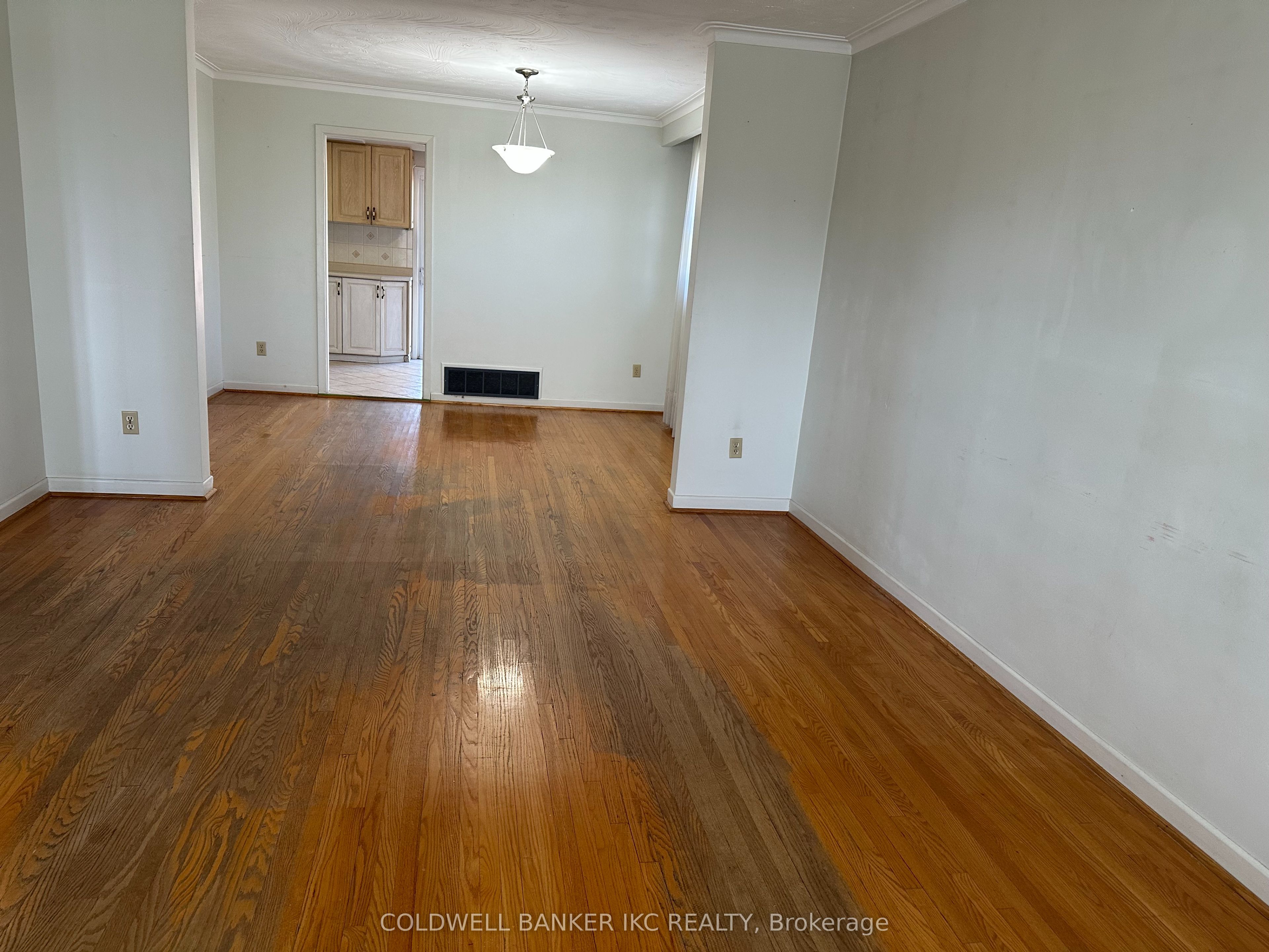 Additional image 3 of 2220 Springfield Court, Mississauga, ON, L5K 1V2
