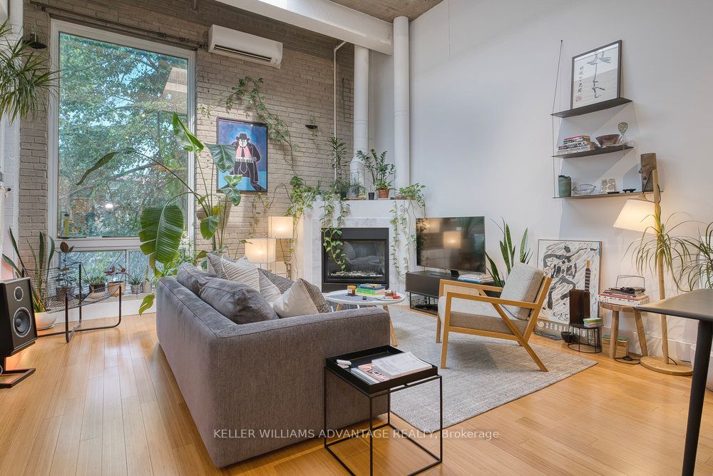 206-264 Seaton Street, Toronto, ON, M5A 2T4