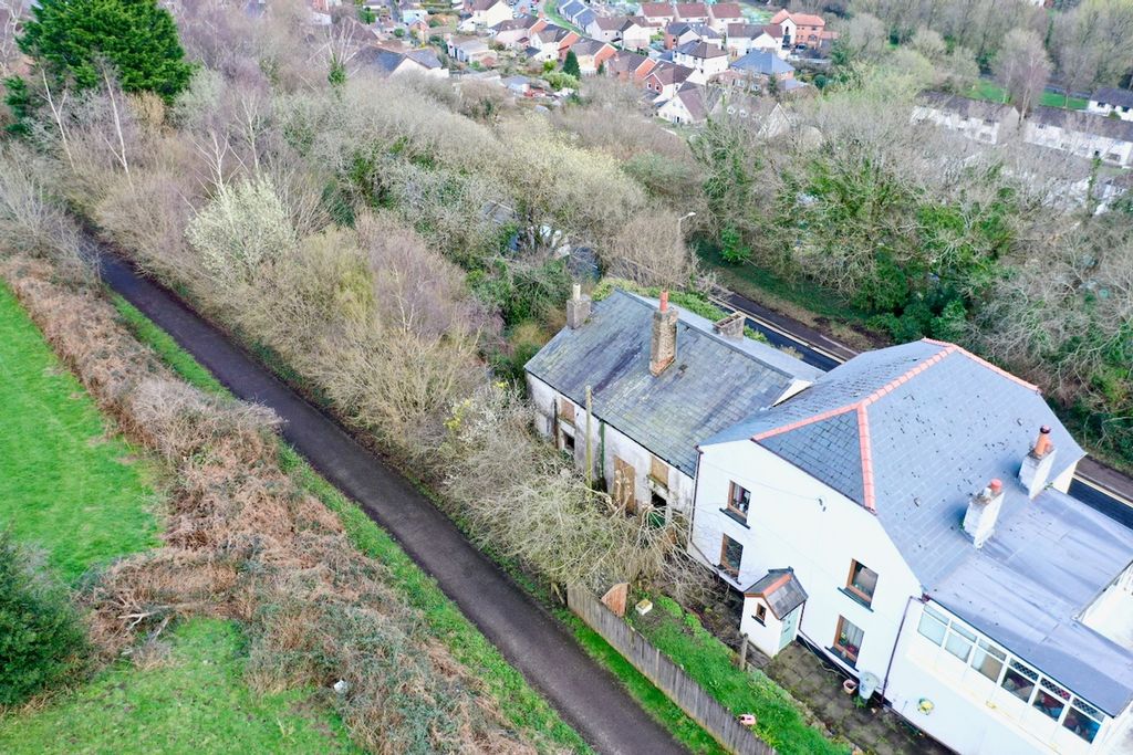 5 bed semi-detached house for saleCaerphilly CF83