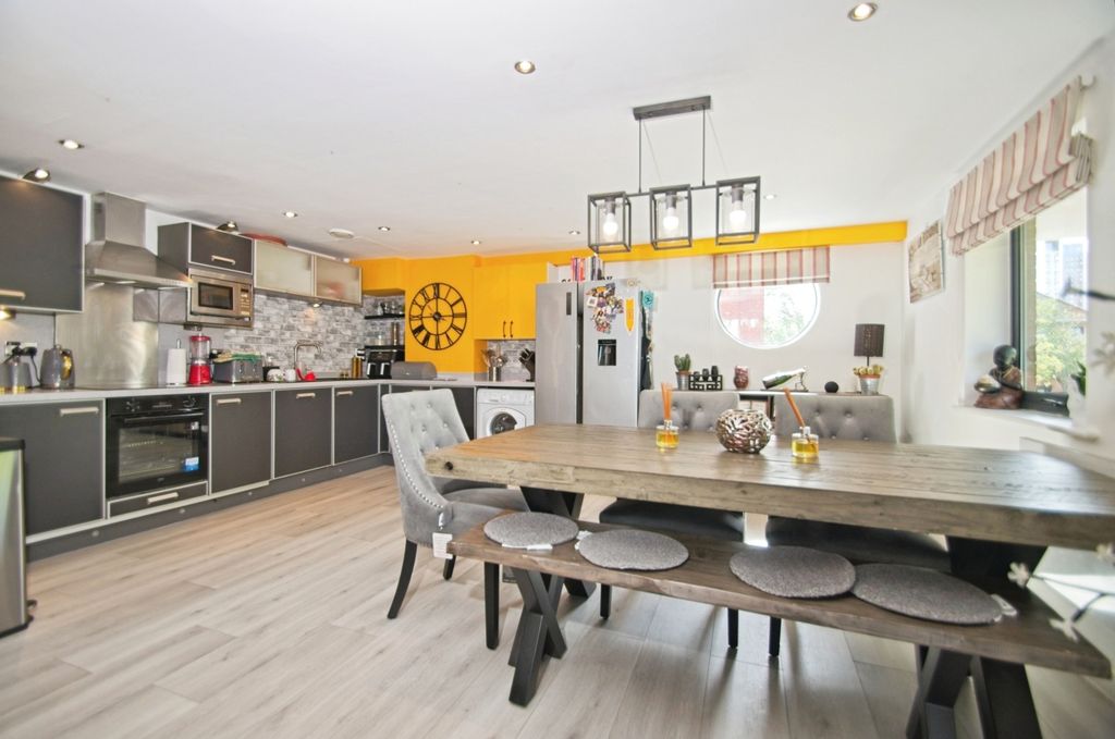 Additional image 5 of 2 bed flat for saleCity Wharf Apartments, Schooner Way, Cardiff Bay, Cardiff CF10