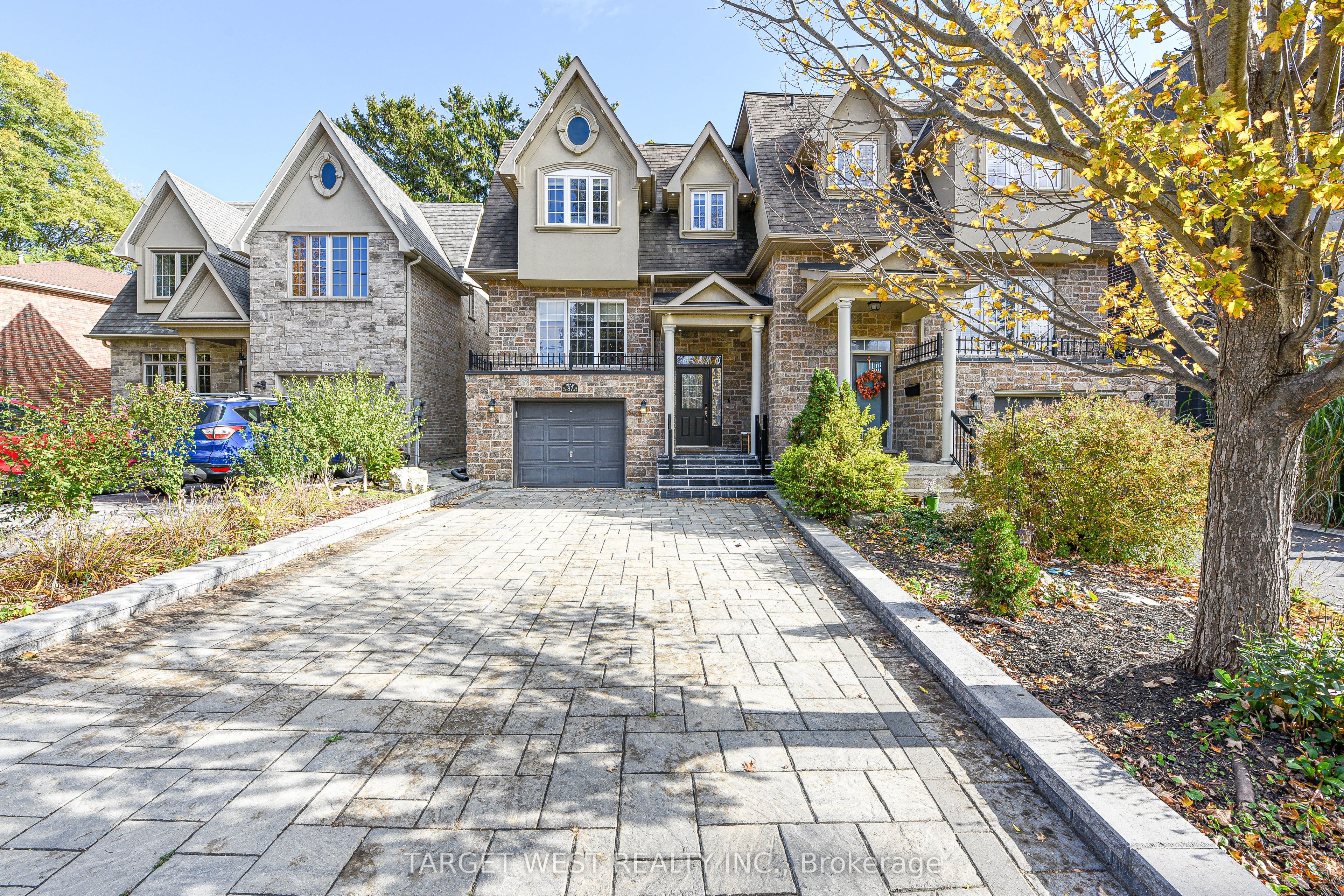87 Park Street W, Mississauga, ON, L5H 1L2